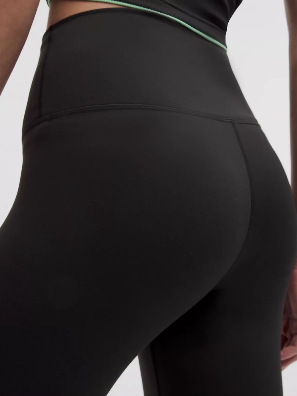Lululemon Wunder Train *Contour Fit* Black 25” Size 6